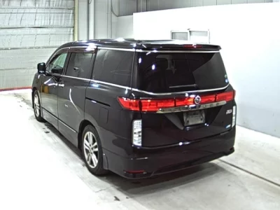 Nissan ELGRAND  с аукциона в Японии