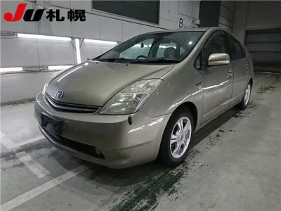 Toyota PRIUS  с аукциона в Японии