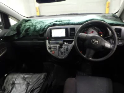Toyota WISH  с аукциона в Японии