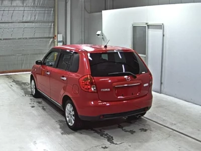 Mazda VERISA  с аукциона в Японии
