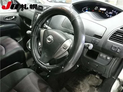 Nissan SERENA  с аукциона в Японии