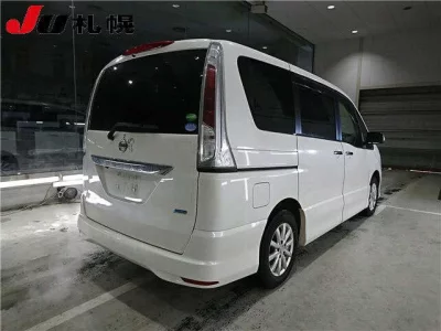 Nissan SERENA  с аукциона в Японии
