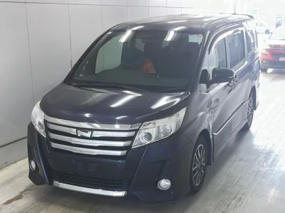 Toyota NOAH  с аукциона в Японии