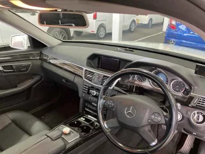 Mercedes-Benz E CLASS  с аукциона в Японии
