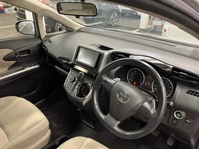 Toyota WISH  с аукциона в Японии