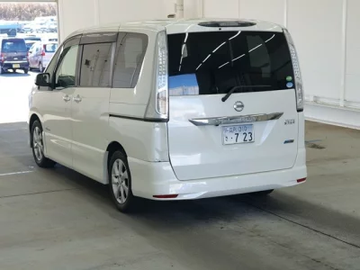 Nissan SERENA  с аукциона в Японии