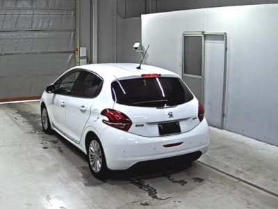 Peugeot 208  с аукциона в Японии