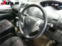 Nissan SERENA лот № 211 оценка 3  с аукциона в Японии 2