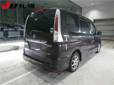 Nissan SERENA  с аукциона в Японии