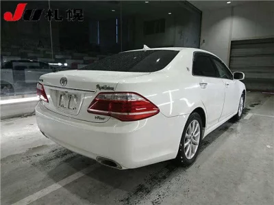 Toyota CROWN  с аукциона в Японии