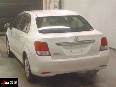 Toyota COROLLA AXIO  с аукциона в Японии