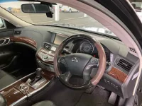 Nissan FUGA лот № 25083 оценка 4  с аукциона в Японии 2