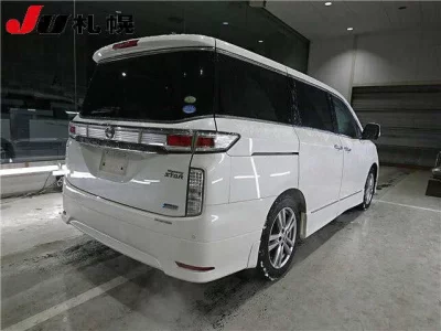 Nissan ELGRAND  с аукциона в Японии