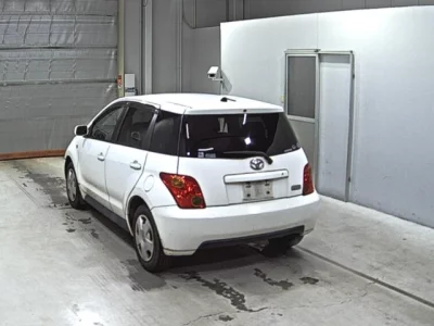Toyota IST  с аукциона в Японии