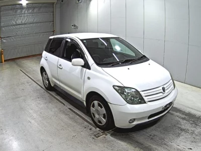 Toyota IST  с аукциона в Японии