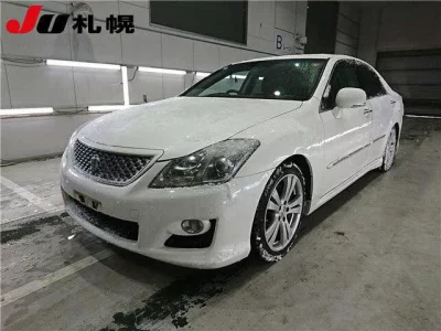 Toyota CROWN  с аукциона в Японии