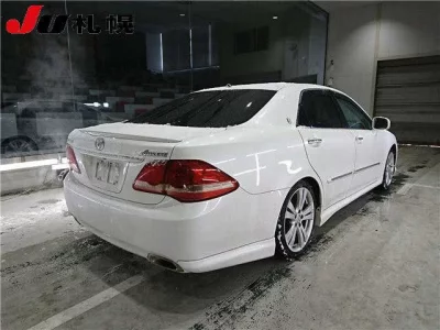 Toyota CROWN  с аукциона в Японии