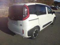 Toyota SIENTA лот № 1809 оценка R  с аукциона в Японии 4