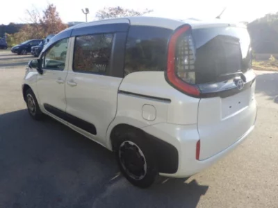 Toyota SIENTA  с аукциона в Японии