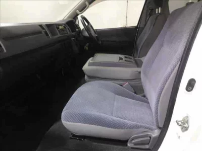 Toyota REGIUS ACE COMMUTER