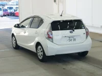 Toyota AQUA лот № 2284 оценка 3.5  с аукциона в Японии 1