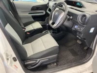 Toyota AQUA лот № 2284 оценка 3.5  с аукциона в Японии 3