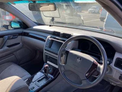 Toyota CROWN  с аукциона в Японии