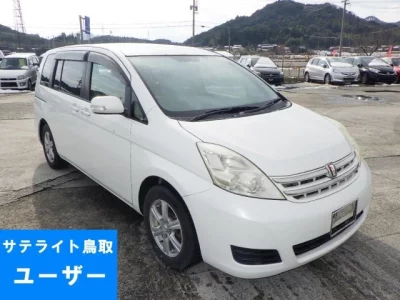 Toyota ISIS  с аукциона в Японии