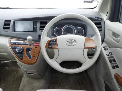 Toyota ISIS  с аукциона в Японии