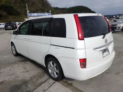 Toyota ISIS  с аукциона в Японии