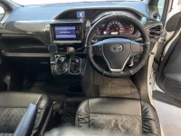 Toyota NOAH лот № 2318 оценка 4  с аукциона в Японии 4
