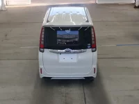 Toyota NOAH лот № 2318 оценка 4  с аукциона в Японии 2