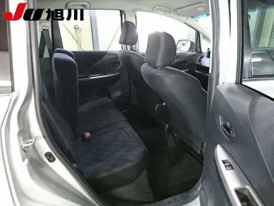 Toyota RACTIS  с аукциона в Японии