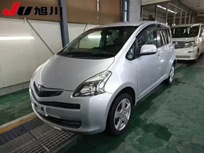 Toyota RACTIS  с аукциона в Японии