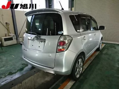 Toyota RACTIS  с аукциона в Японии