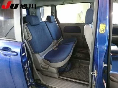 Toyota SIENTA  с аукциона в Японии