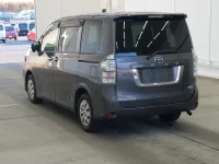 Toyota VOXY лот № 2317 оценка 4  с аукциона в Японии 1