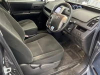 Toyota VOXY лот № 2317 оценка 4  с аукциона в Японии 3