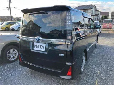 Toyota VOXY  с аукциона в Японии