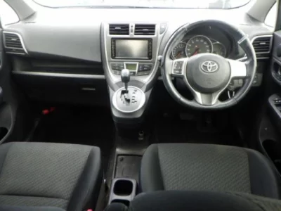 Toyota RACTIS  с аукциона в Японии