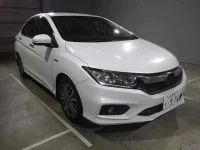 Honda GRACE лот № 3016 оценка 4  с аукциона в Японии 2