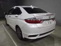 Honda GRACE лот № 3016 оценка 4  с аукциона в Японии 3