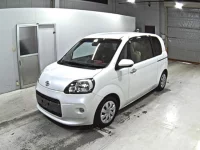 Toyota PORTE лот № 2121 оценка 4  с аукциона в Японии 3