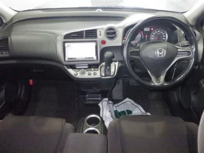 Honda STREAM  с аукциона в Японии