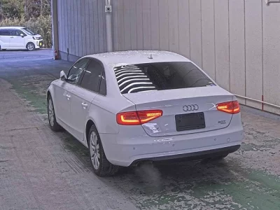 Audi A4  с аукциона в Японии