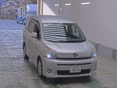 Toyota VOXY  с аукциона в Японии