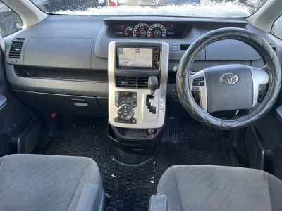 Toyota VOXY  с аукциона в Японии