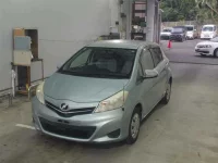 Toyota VITZ лот № 147 оценка 3  с аукциона в Японии 3