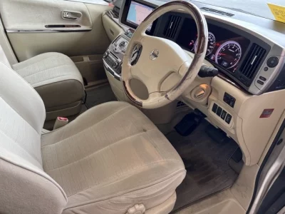 Nissan ELGRAND  с аукциона в Японии