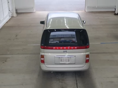Nissan ELGRAND  с аукциона в Японии